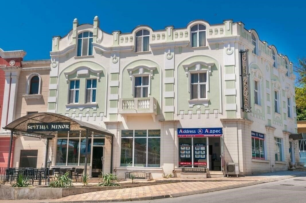 Отель Akroza 3*