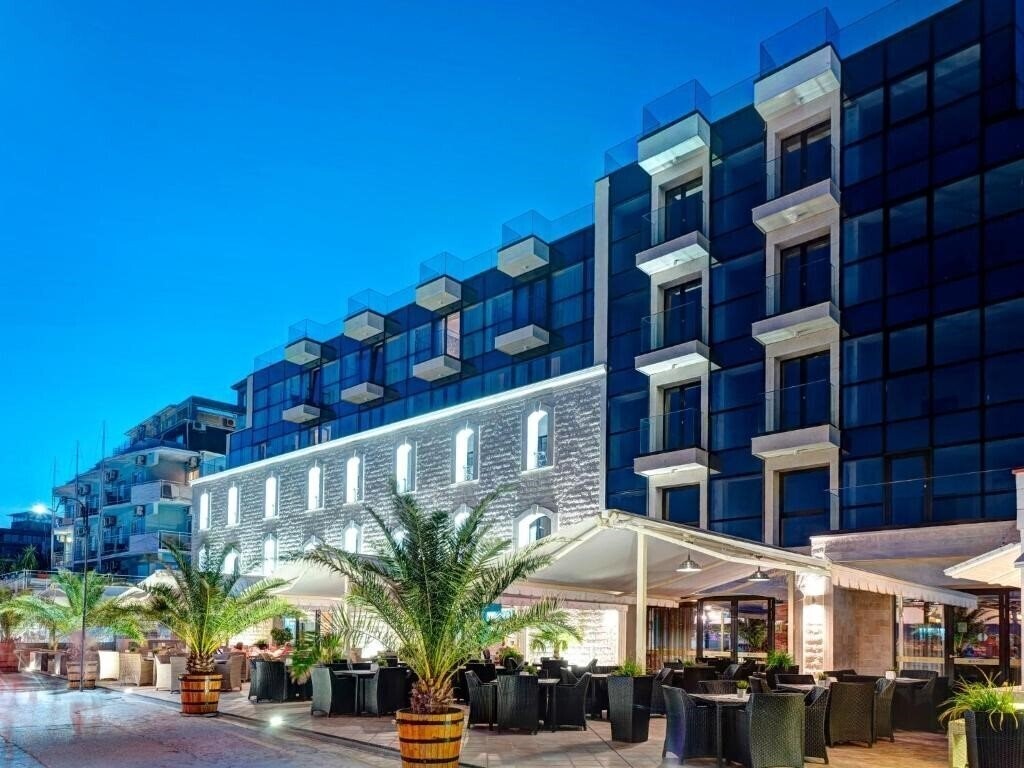 Отель Hotel Antik 3*