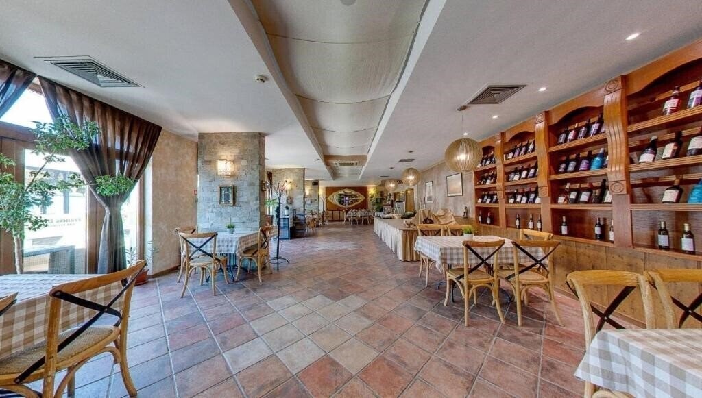 Mistral Hotel 4* суреті