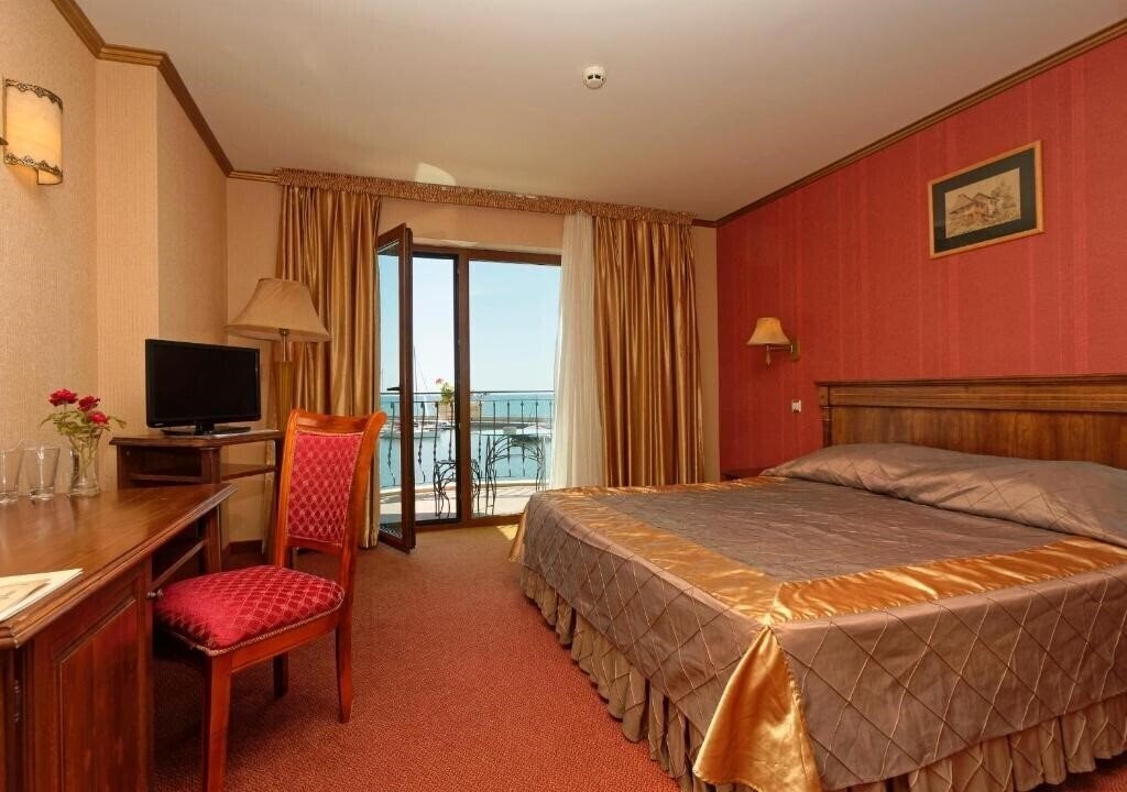 Mistral Hotel 4* суреті