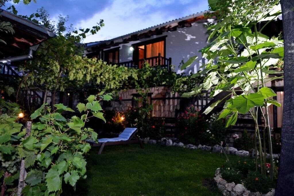 Trenchova Guest House 3* суреті