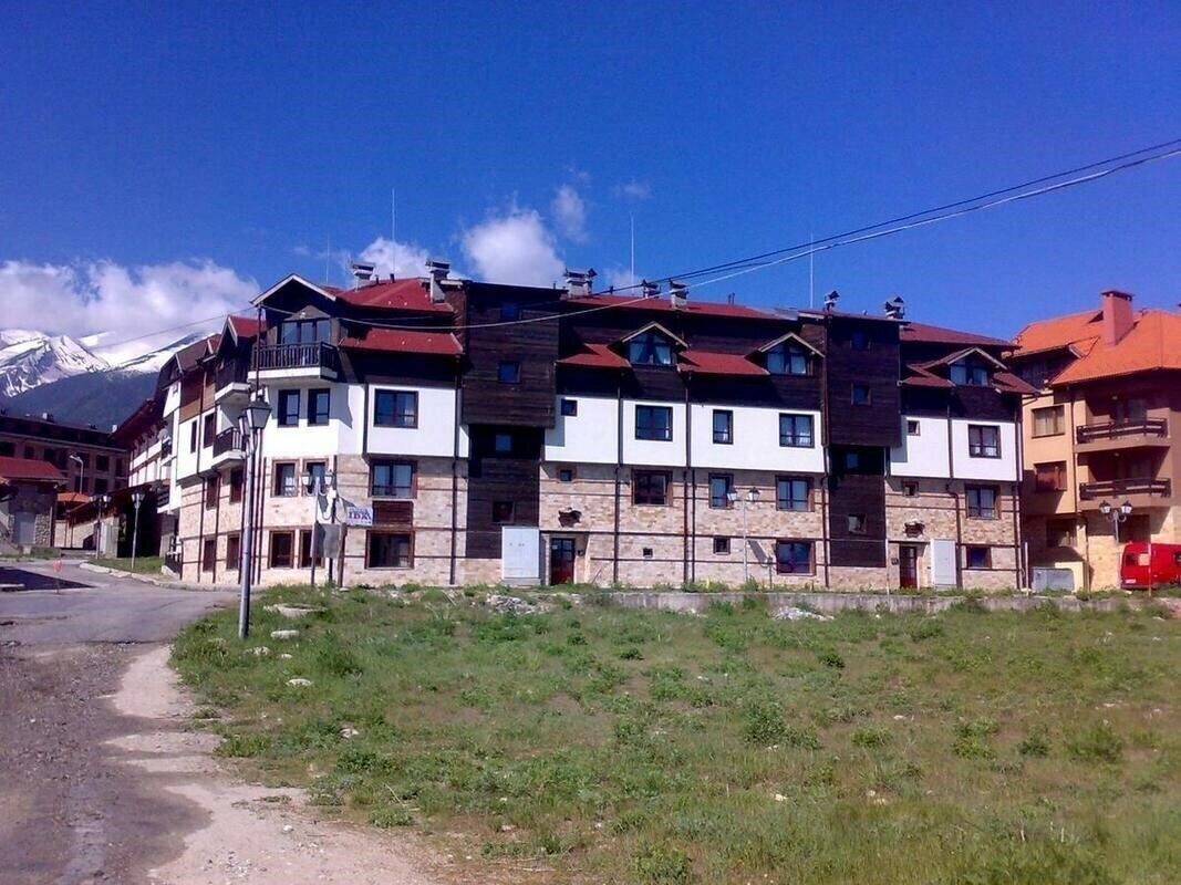 Отель Gondola Apartments & Suites 2*