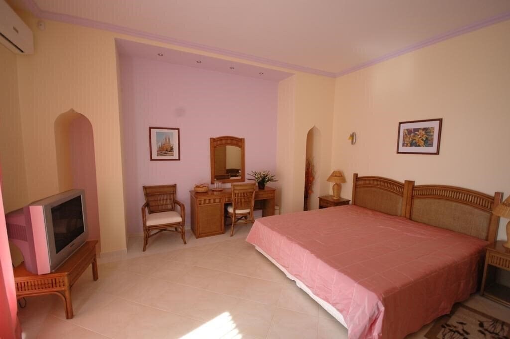 Фото Brigantina 3*