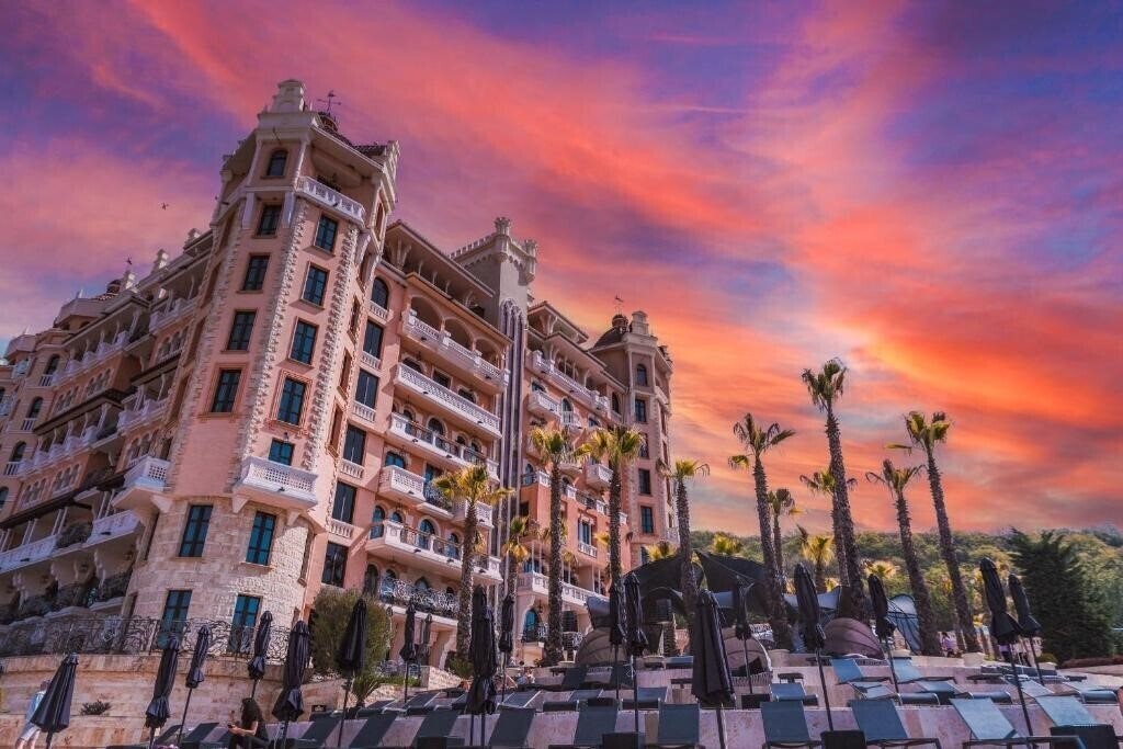Отель Royal Castle 5*