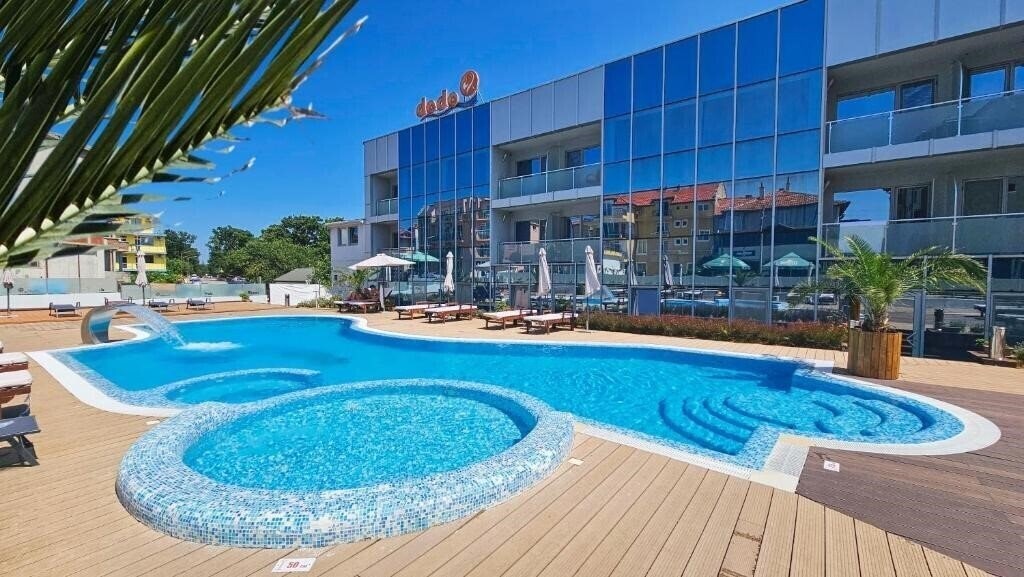 Отель Dodo Beach 3*