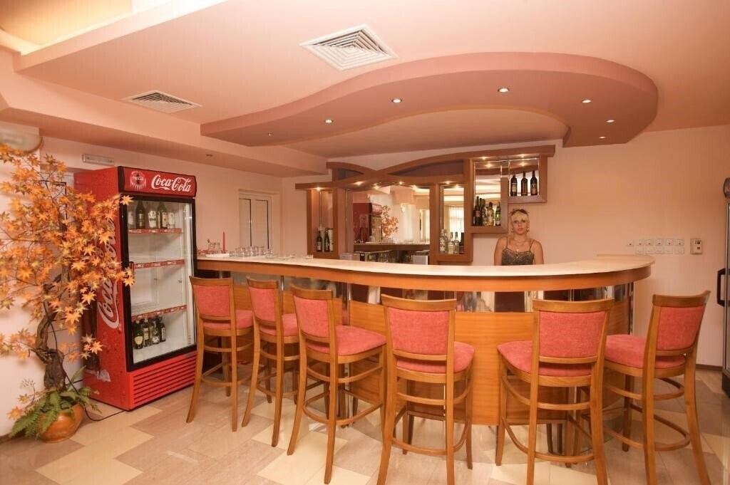 Elena 2* фотосуреті