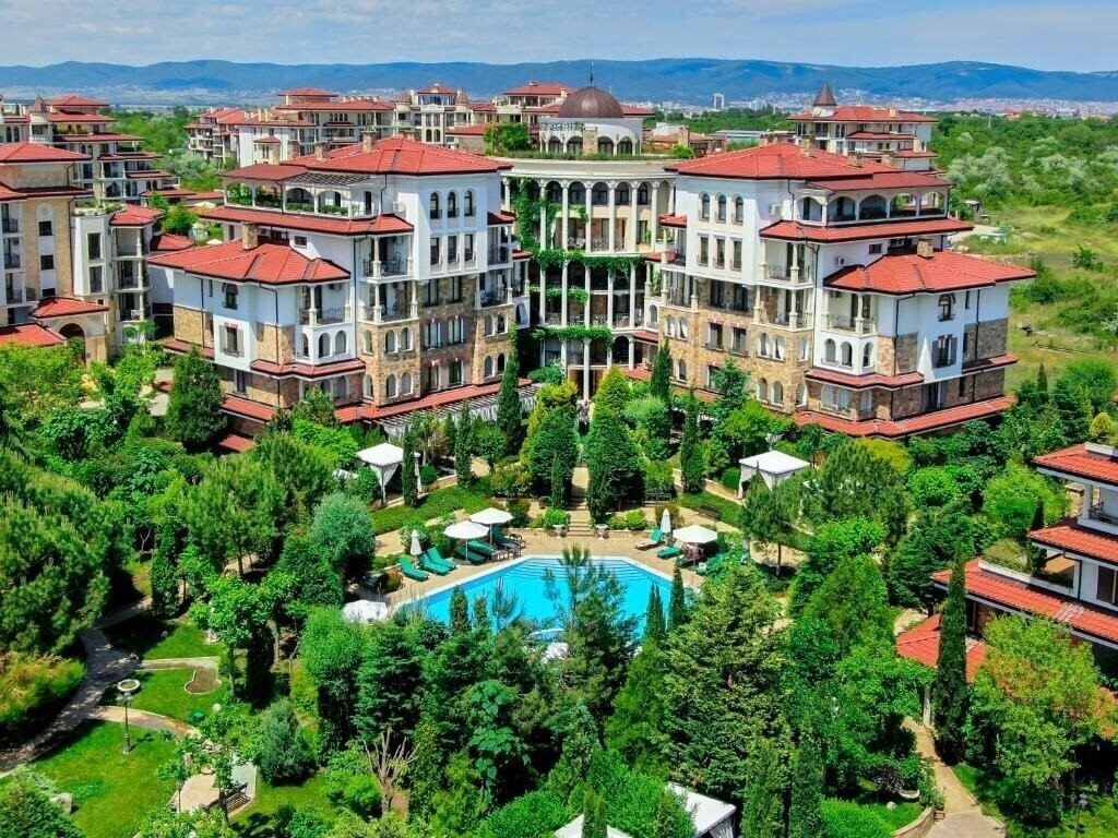 Отель Esteban VIP Residence Club 3*