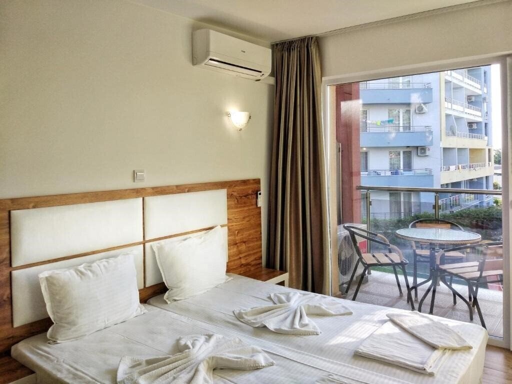 Фотография Elizabeth Dy 3*