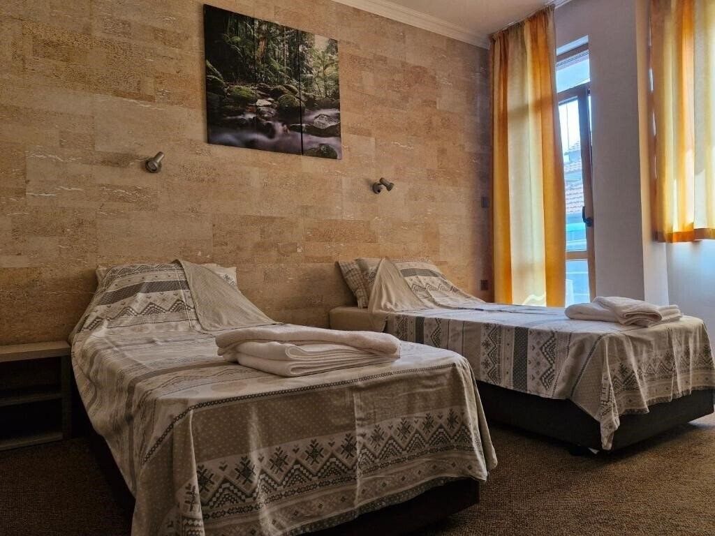 Отель Hotel Favourite 2*