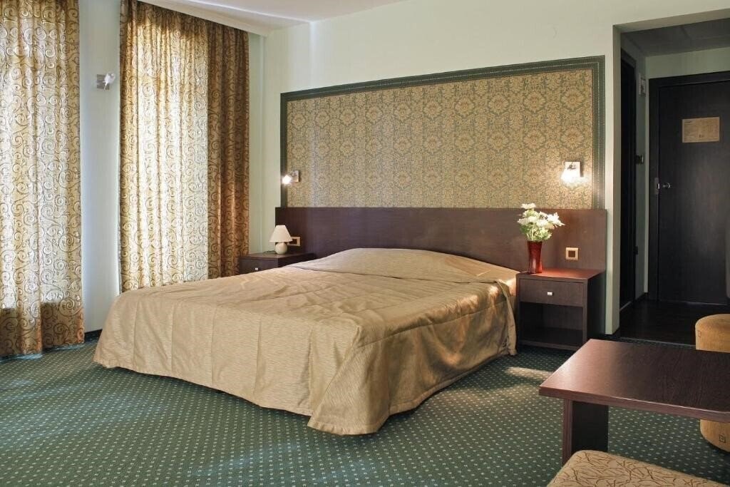 Фото Hotel Dukov 2*