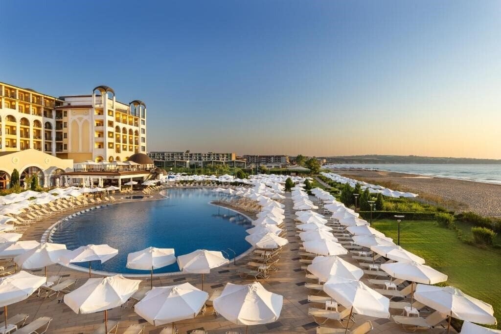 Отель Alua Helios Bay 4*
