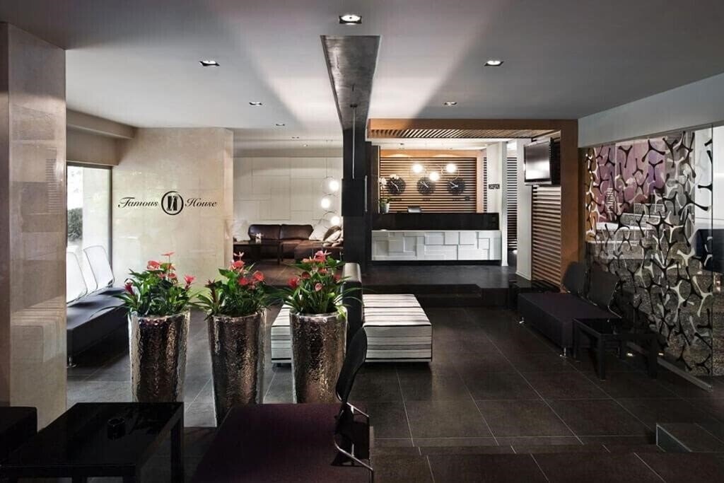 Отель Famous House 3 3*