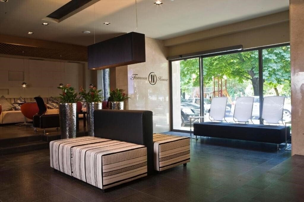 Изображение Famous House 3 3*