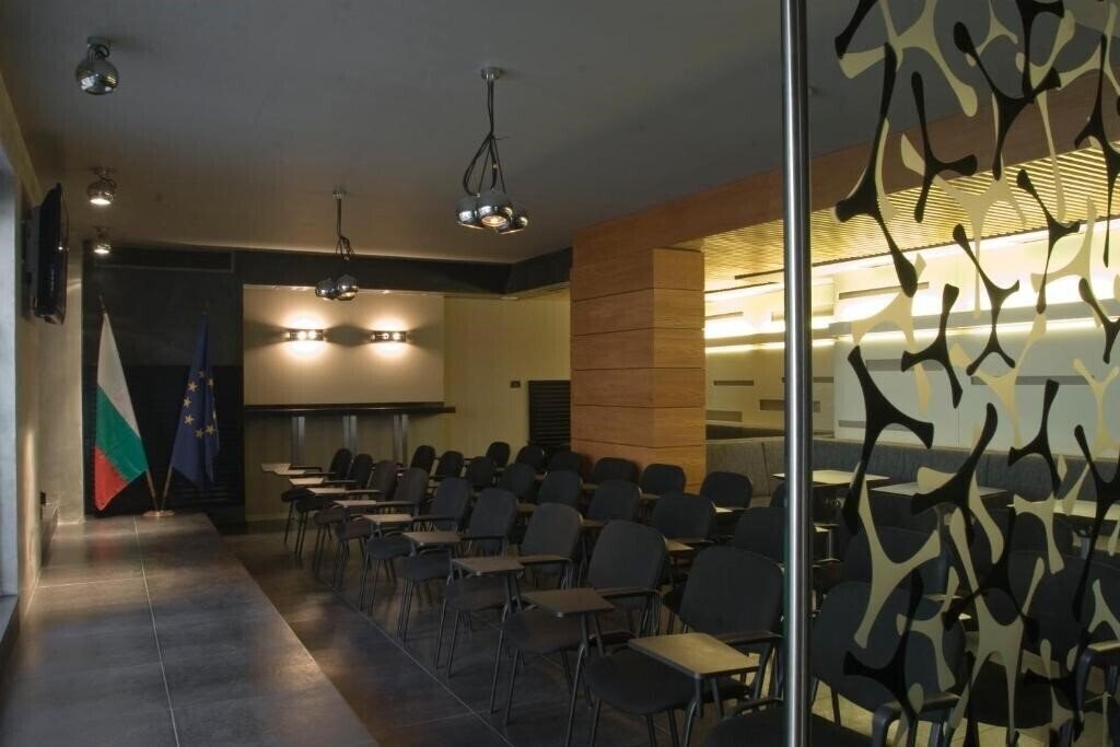 Изображение Famous House 3 3*