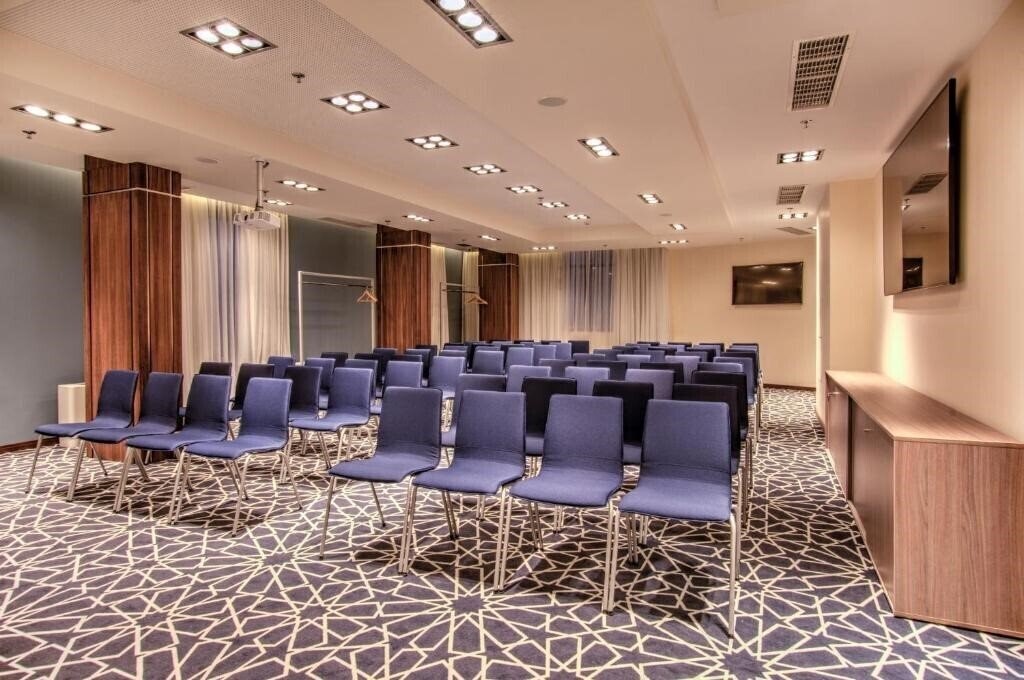 Holiday Inn Plovdiv, An Ihg Hotel 4* суреті