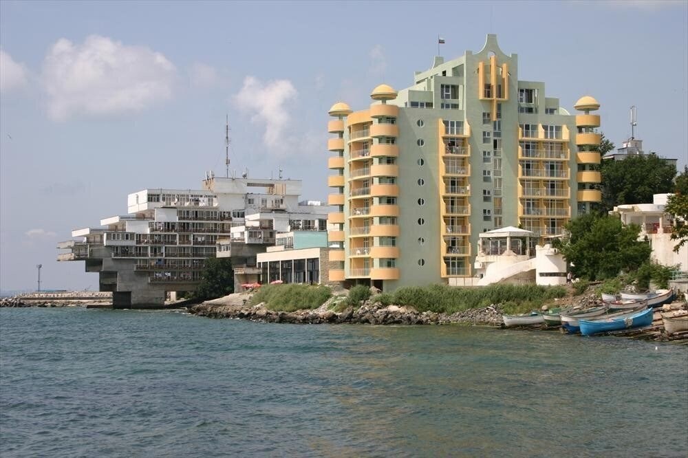Отель Interhotel Pomorie 3*