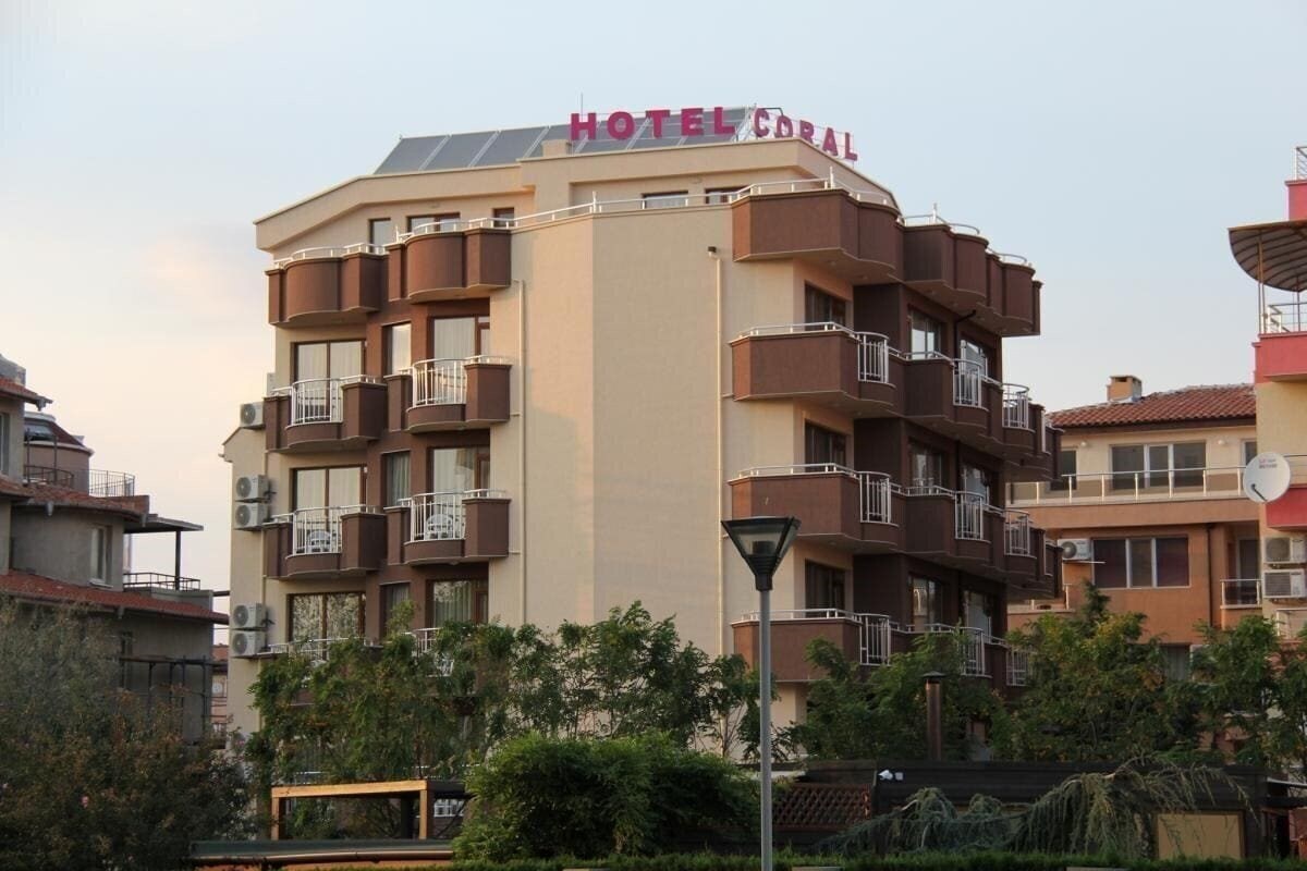 Отель Coral Pomorie 3*
