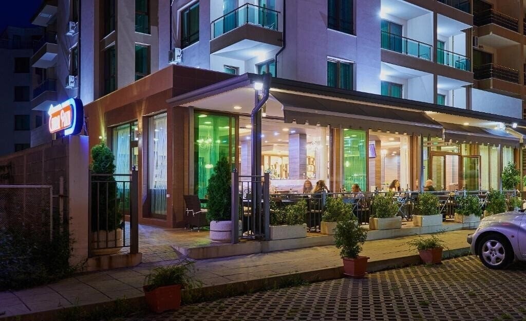 Central Plaza 3* қонақ үйі