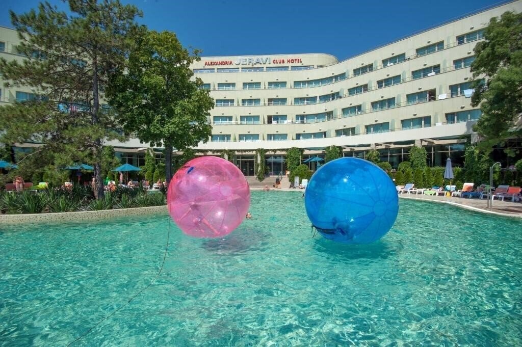 Фото Jeravi Hotel 4*