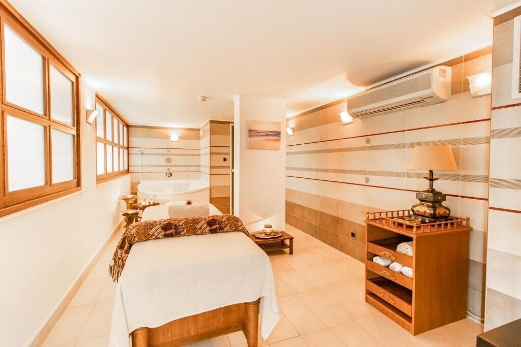 Фото Emerald Beach Resort & SPA (ex. Emerald Resort & SPA GT) 5*