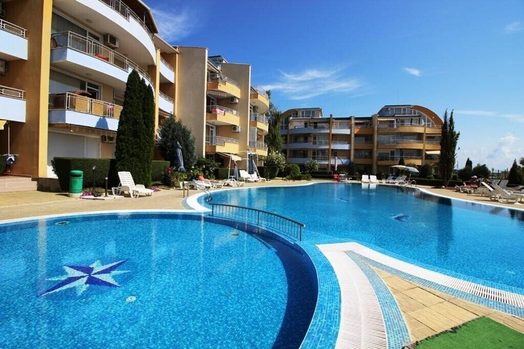 Отель Lucky Ravda Apartments 3*