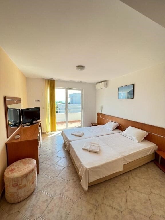 Изображение Crystal 3*