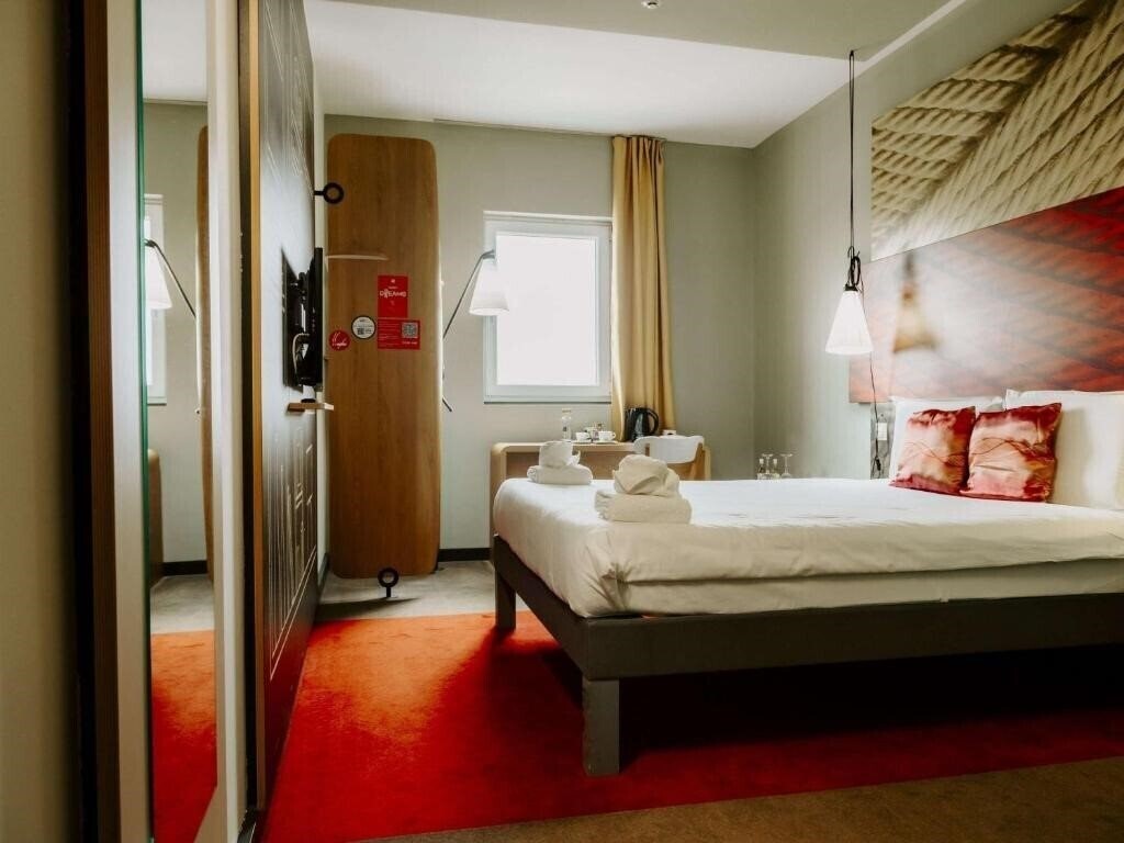 Фото Ibis Sofia Airport Hotel (ex. Ibis Sofia) 3*
