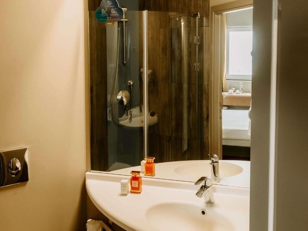 Фотография Ibis Sofia Airport Hotel 3*