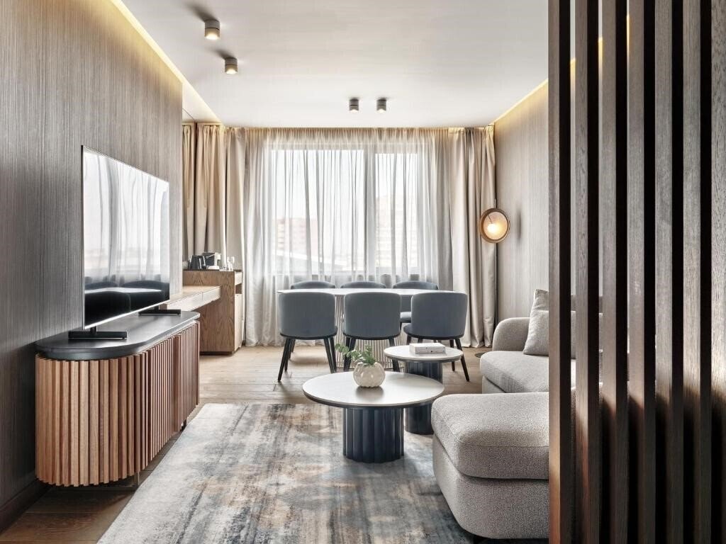 Holiday Inn 5* суреті