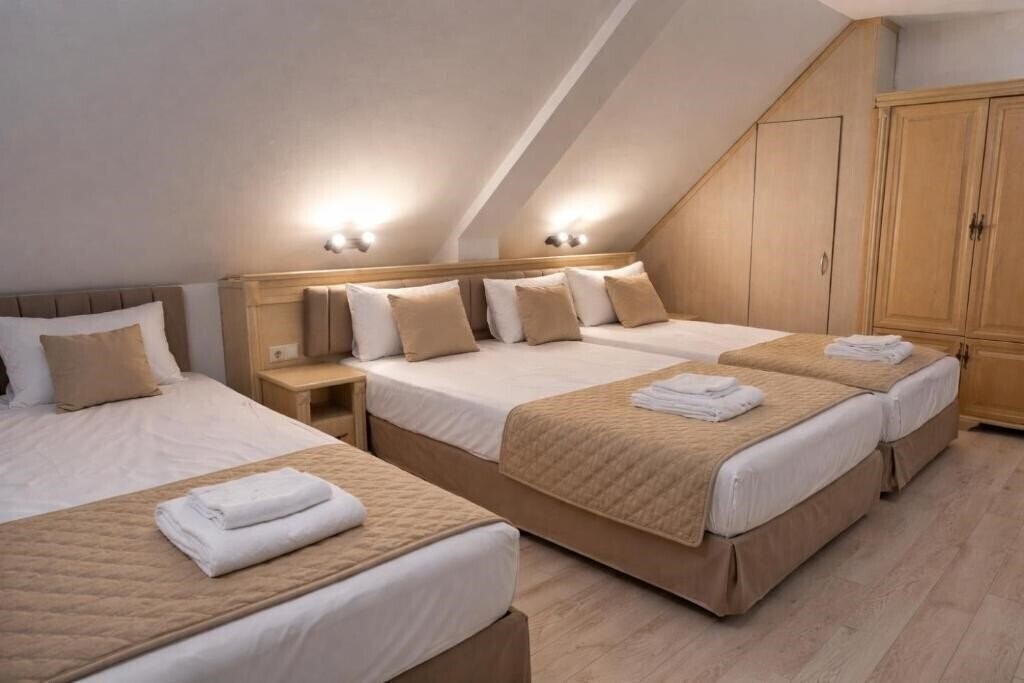 Фото Hotel Aris 3*