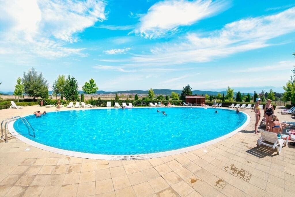 Holiday & Orchid Fort Golf Club 3* суреті