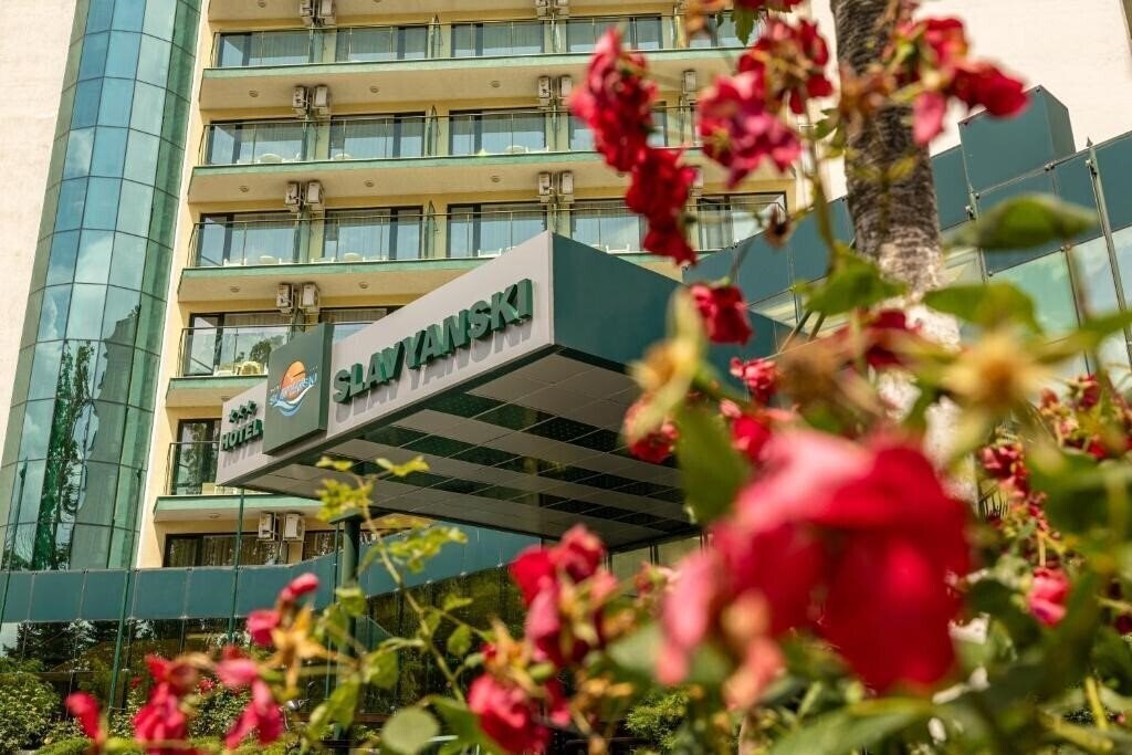 Отель Hotel Slavyanski 3*