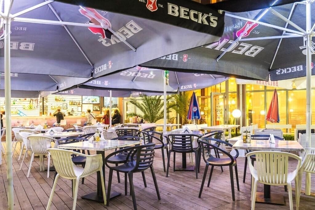 Admiral Plaza Hotel 3* суреті