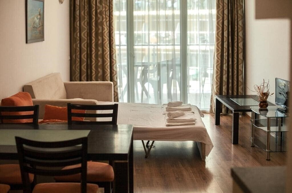 Sunny Holiday Apartments (ex. Sunny Holiday Apart, Sunny Holiday) 3* суреті