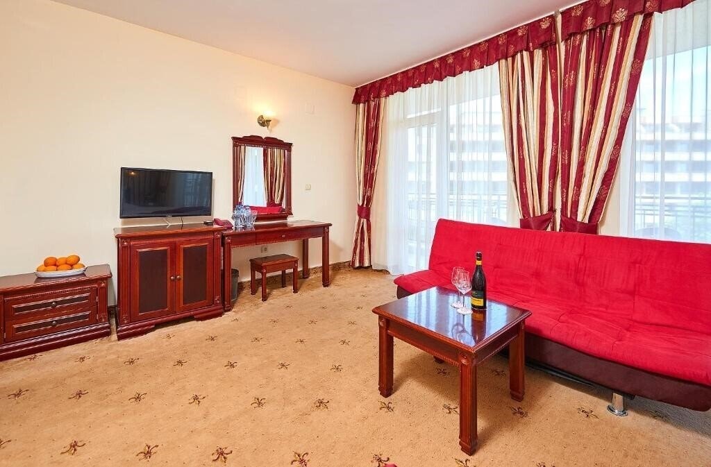 Фото Karolina Hotel 4*