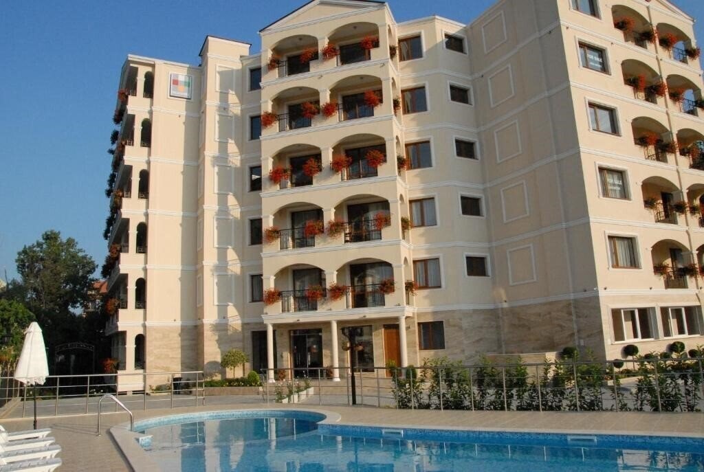 Фото Aparthotel Seasons 3*