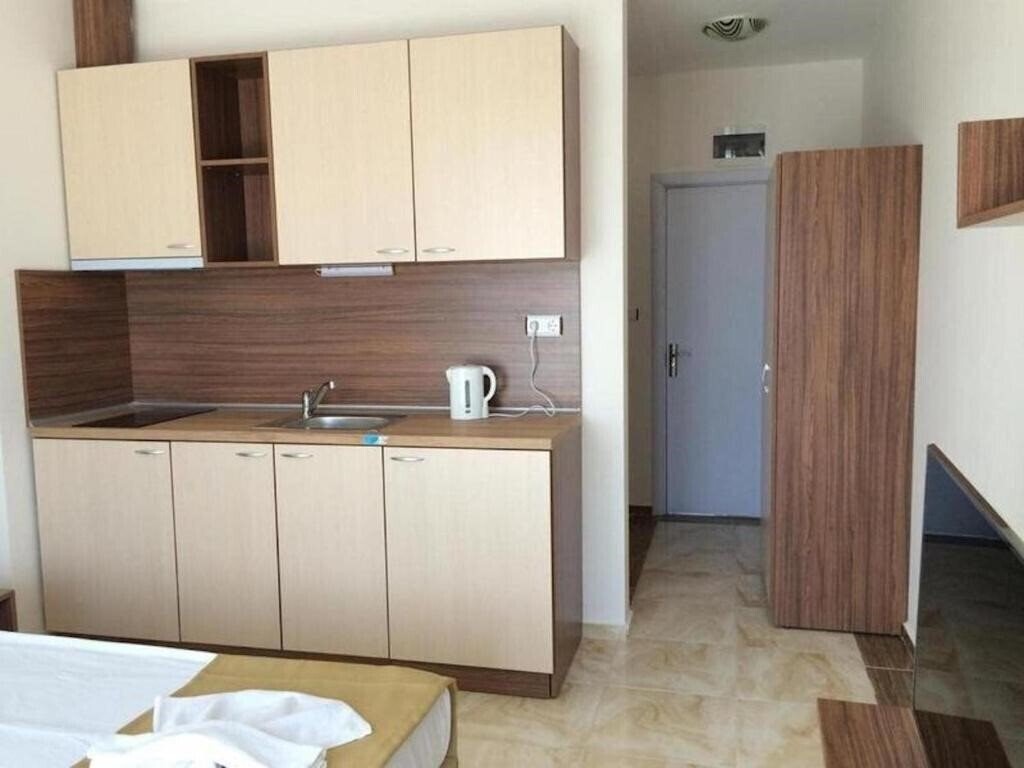 Отель Flower Street Provides Accommodations With Free Wifi, Air Conditioning 3*