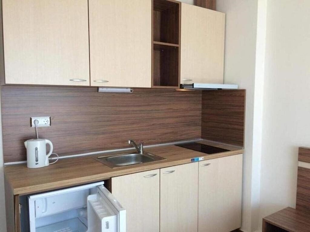 Изображение Flower Street Provides Accommodations With Free Wifi, Air Conditioning 3*