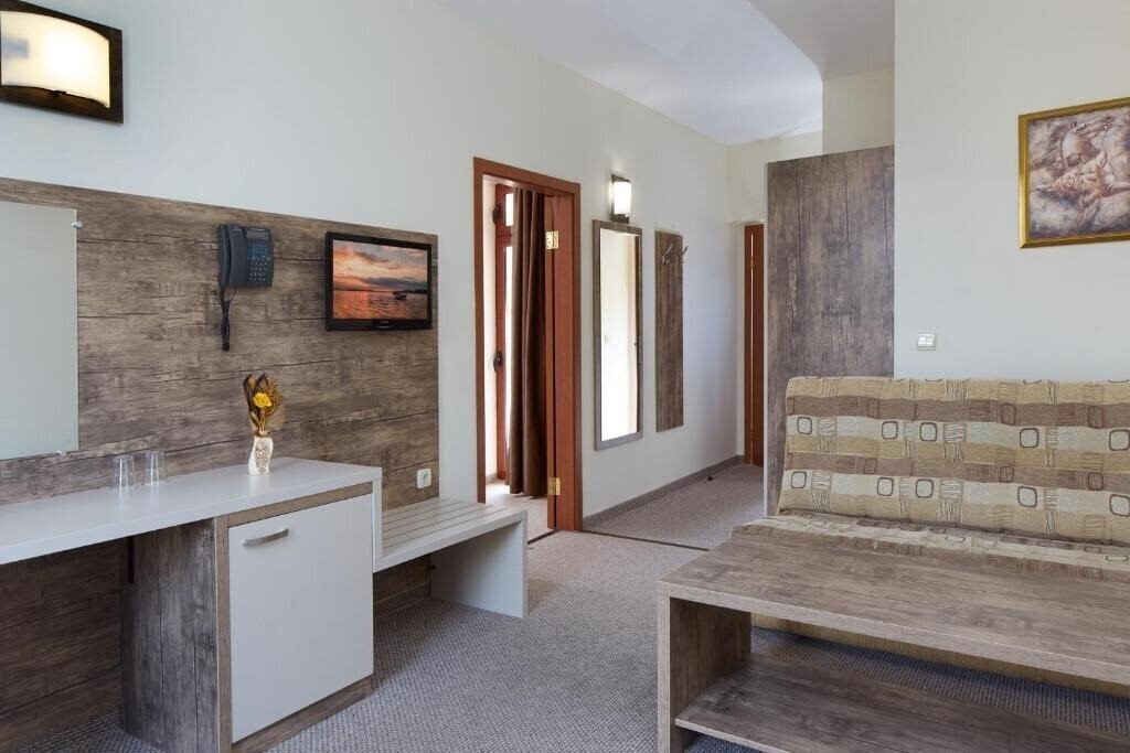 Lira 3* фотосуреті