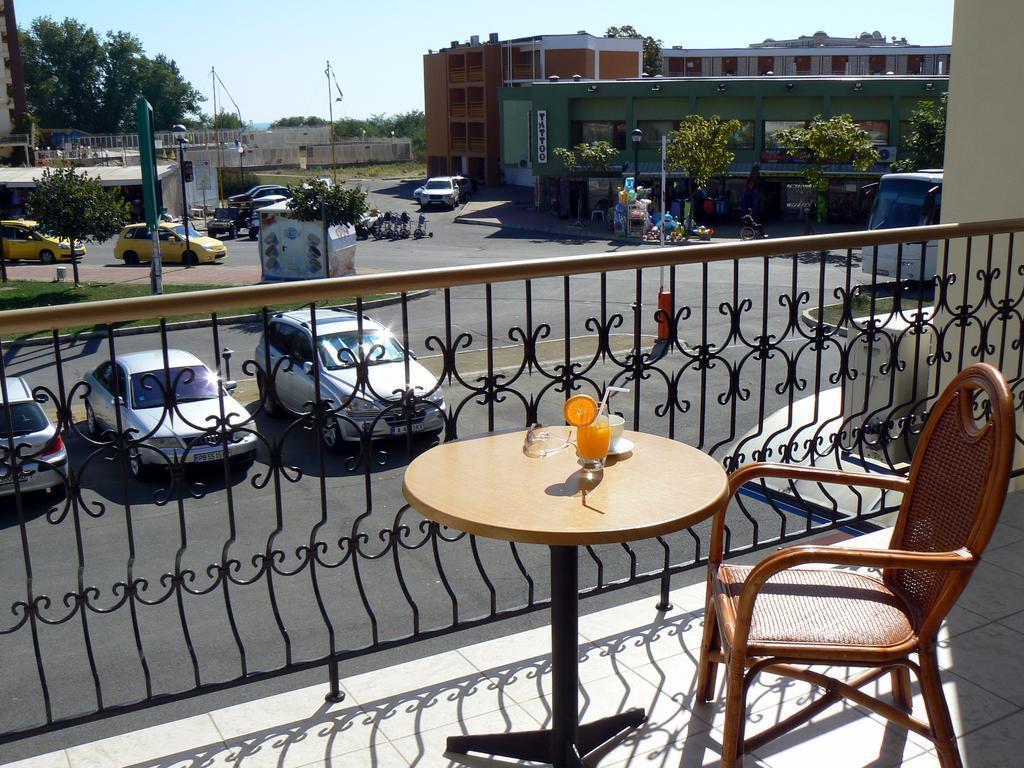 Lotus 3* фотосуреті