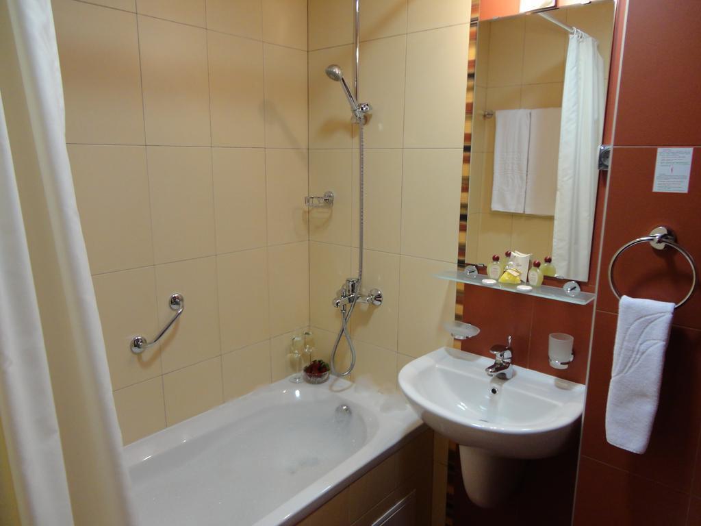 Aparthotel Favorit 3* фотосуреті