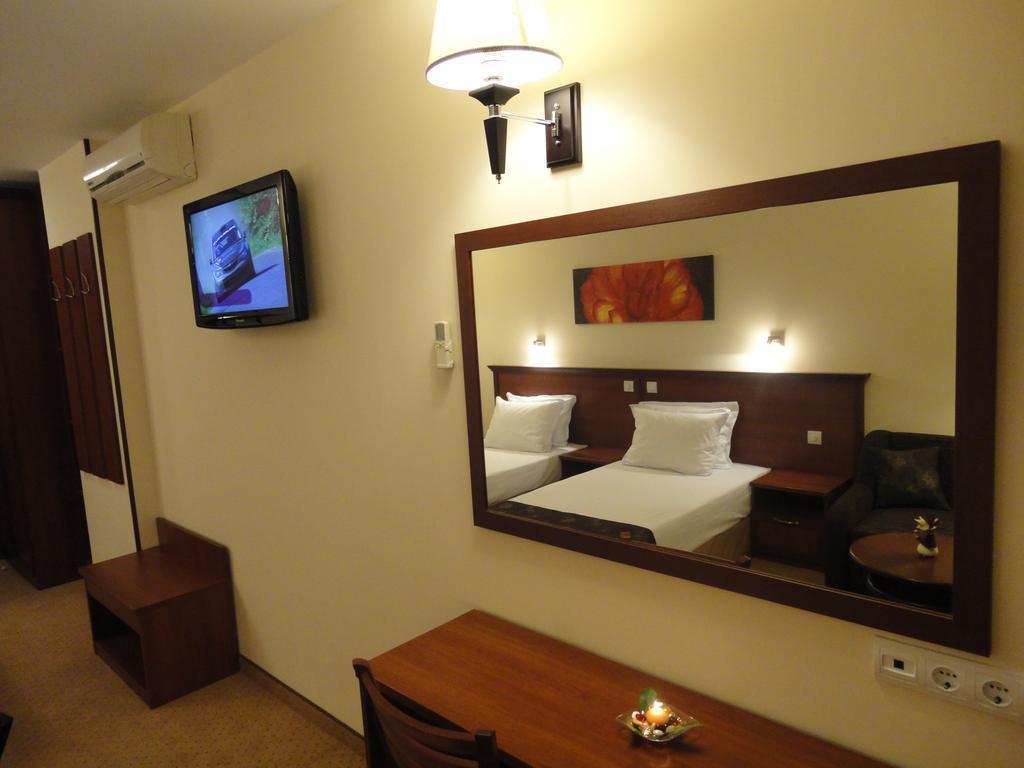 Aparthotel Favorit 3* суреті