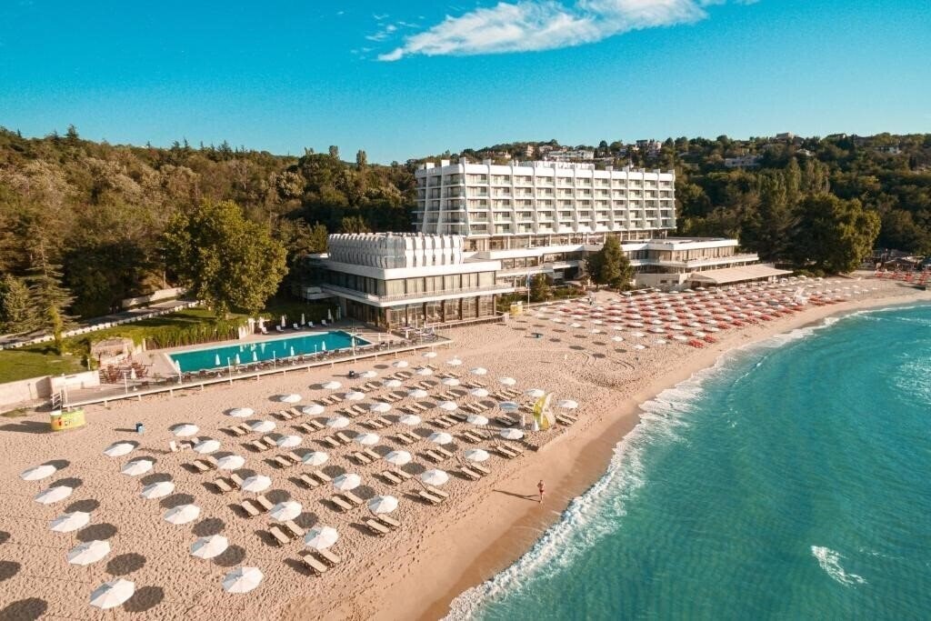 Отель The Palace Hotel, Sunny Day 5*