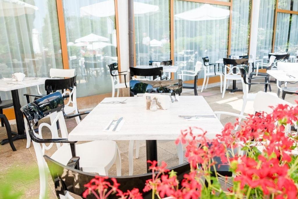 Dolphin Hotel 4* суреті