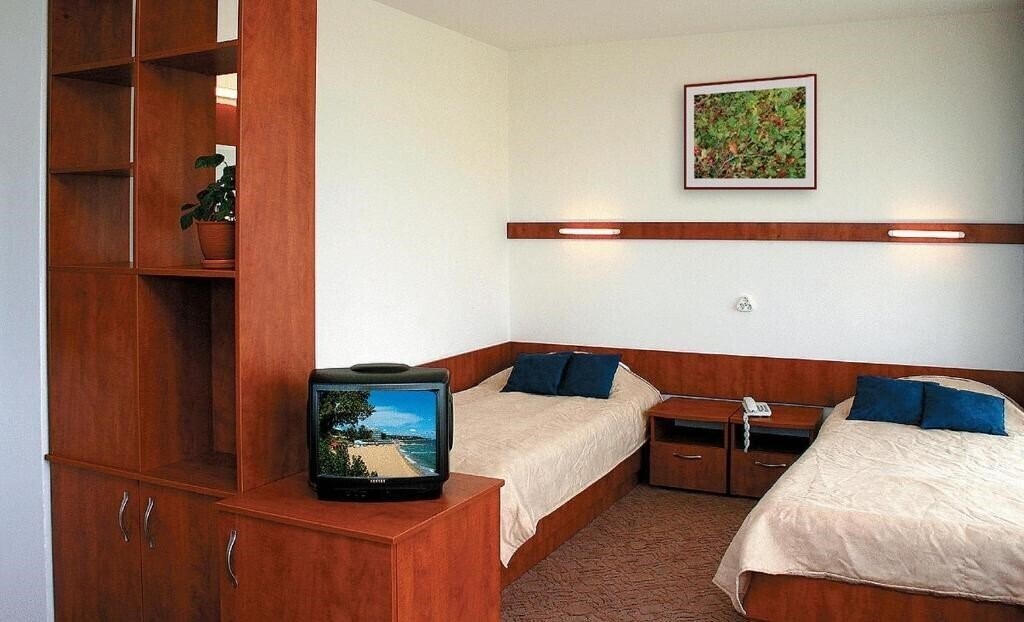 Фото IHS Hotel Joliot Curie (ex. Frederic Joliot Curie, Joliot Curie, International Home of Scientists Joliot Curie) 3*