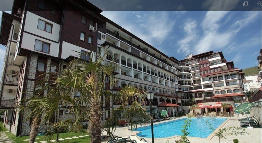 Отель Amfora First Line 4*