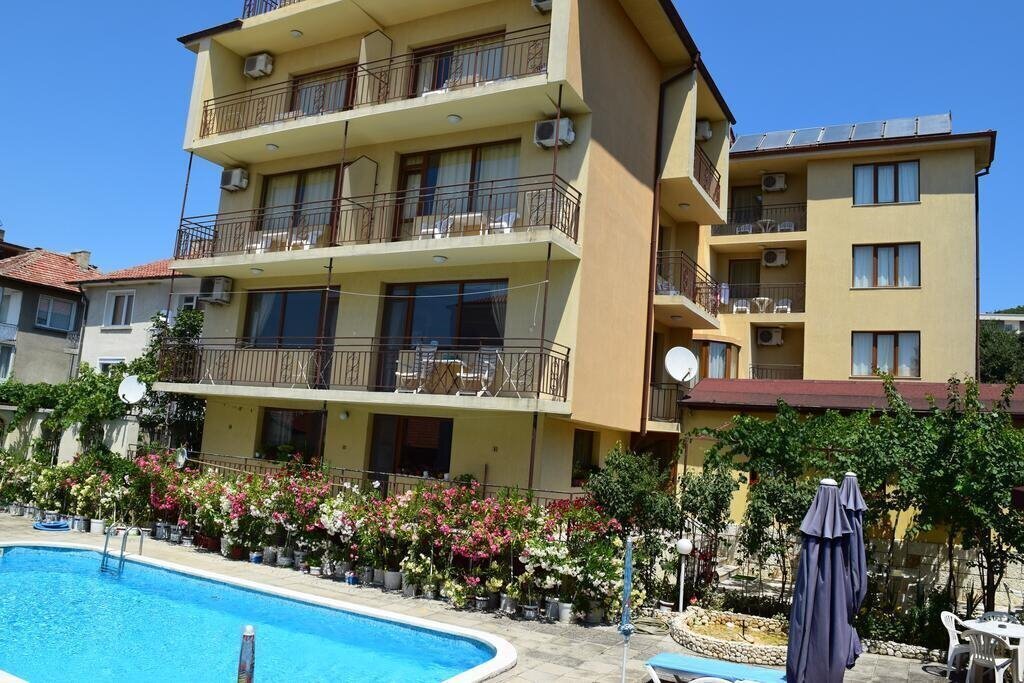 Chris Hotel 3* фотосуреті