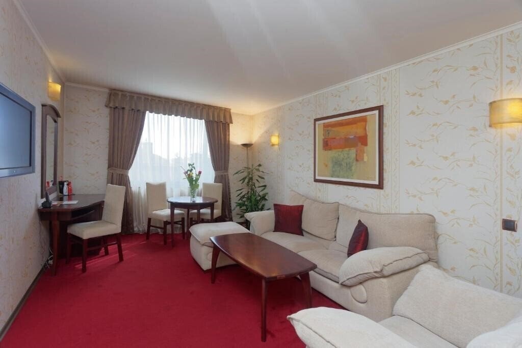 Capitol Hotel 4* суреті