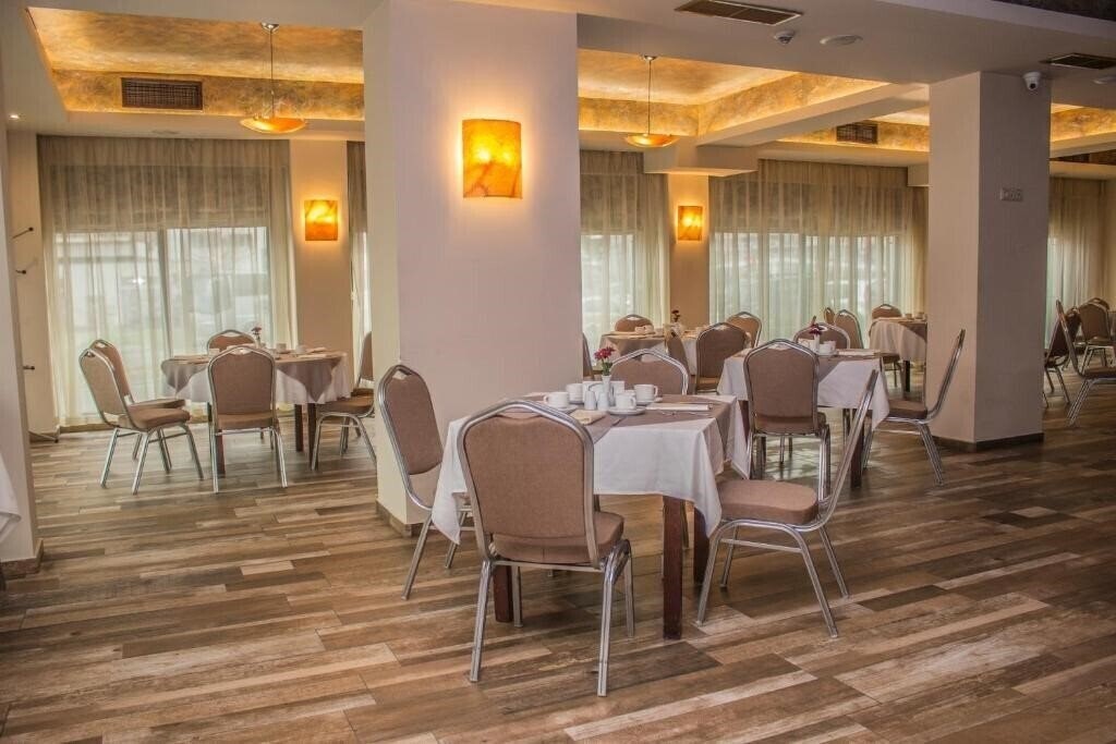 Golden Tulip Varna 4* суреті