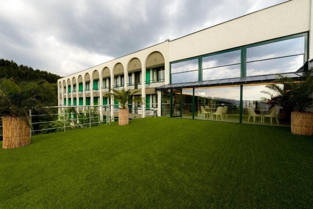 Park Hotel Raya Garden 2* фотосуреті